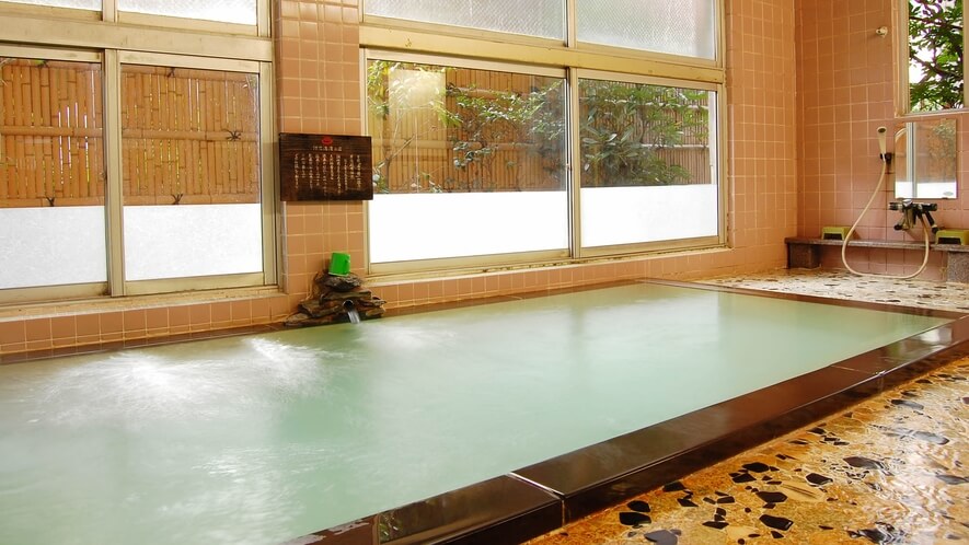 大浴場

ほのかに香る硫黄泉にゆっくり浸かり日頃の疲れを癒してください