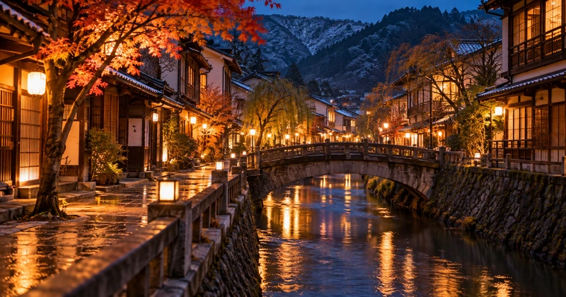 城崎温泉の夜の街歩きをイメージした灯りのともる川沿いと石橋