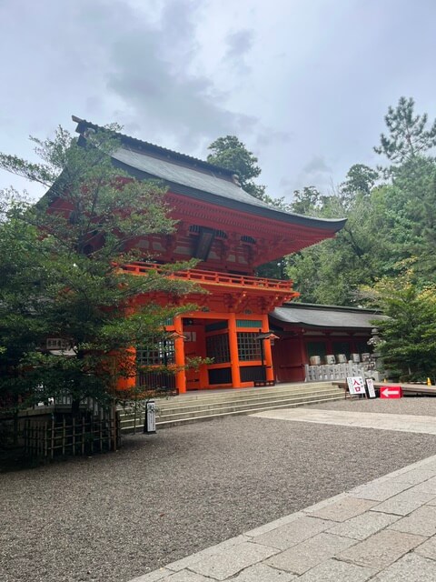 香取神宮の朱色の楼門